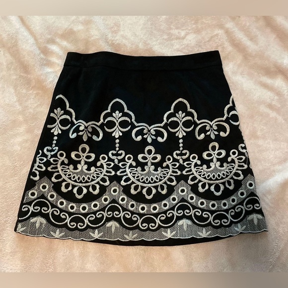 Forever 21 Black Embroidered Skirt - Picture 2 of 3